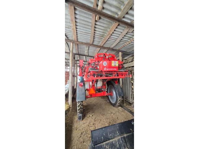 Tractor, scarificator și mașină de erbicidat — imagine 4