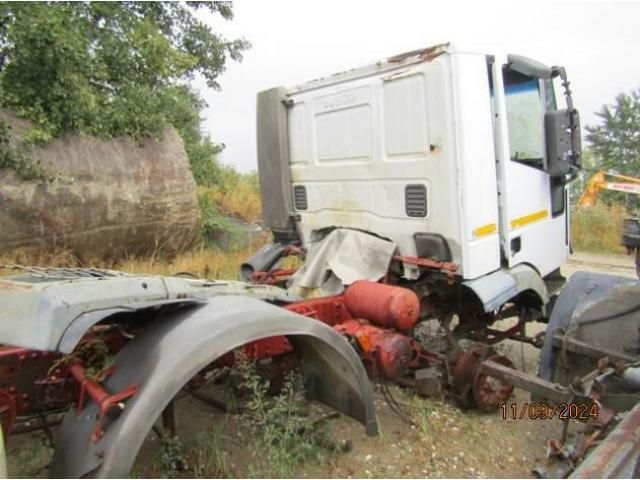 Nouă autovehicule și utilaje pentru beton — imagine 3