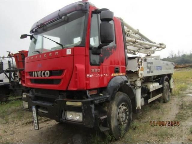 Nouă autovehicule și utilaje pentru beton — imagine 2