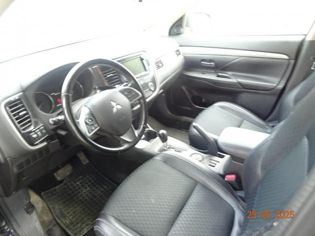 Autoturism Mitsubishi Outlander — imagine 8