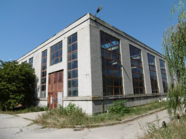 Două proprietăți industriale — imagine 3