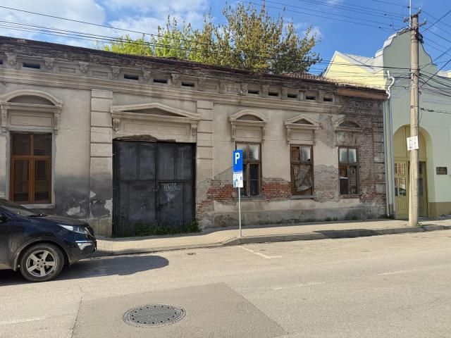 Casă istorică și teren 1.040 mp — imagine 1