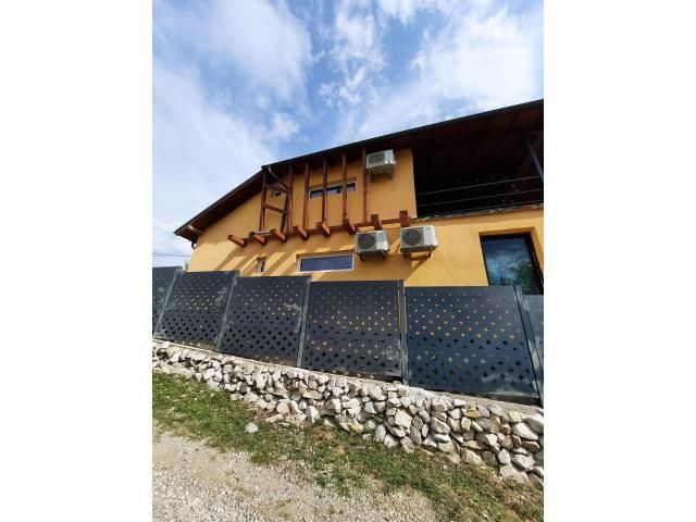 Apartament și imobil cu bunuri mobile — imagine 2