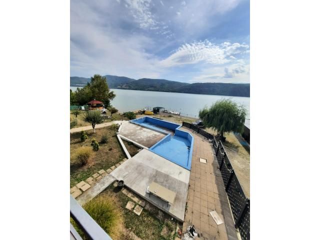 Apartament și imobil cu bunuri mobile — imagine 4