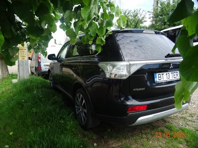Mitsubishi Outlander — imagine 3