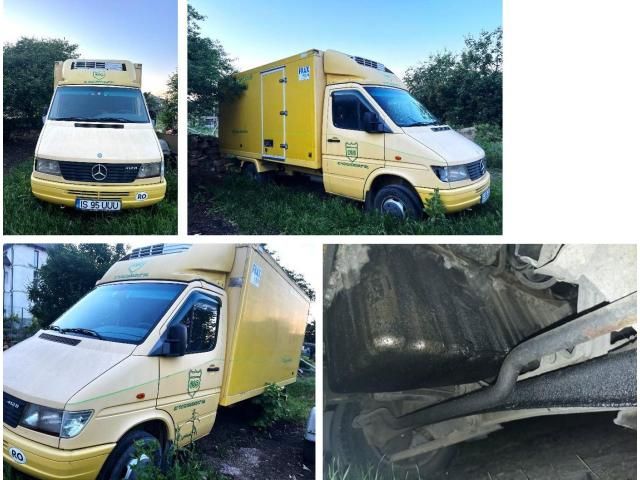 Autoutilitară Mercedes-Benz și remorcă UNSINN — imagine 3