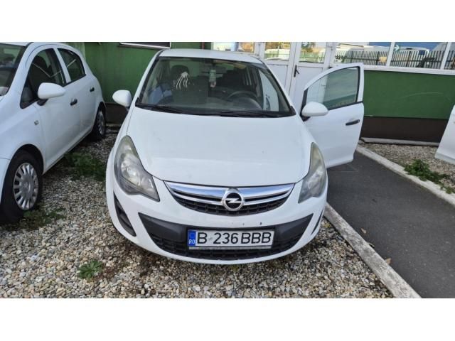 Opt autovehicule și o semiremorcă — imagine 8