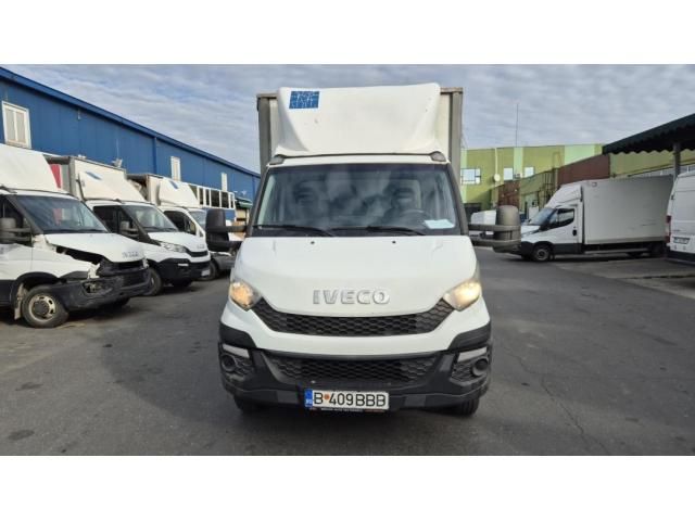 Opt autovehicule și o semiremorcă — imagine 9