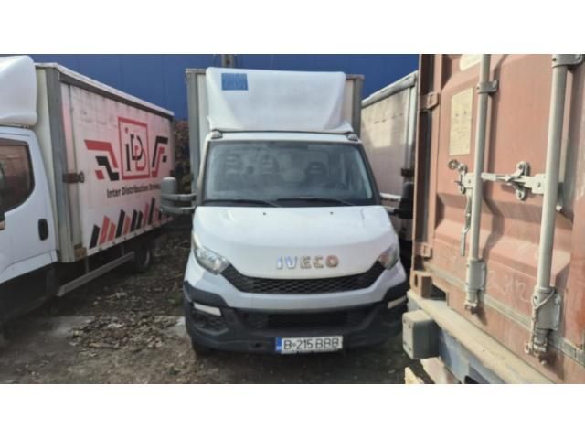 Opt autovehicule și o semiremorcă — imagine 17