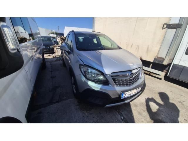 Opt autovehicule și o semiremorcă — imagine 20