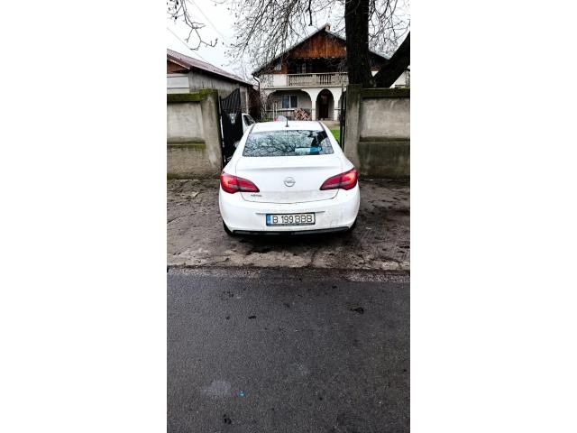 Opt autovehicule și o semiremorcă — imagine 24