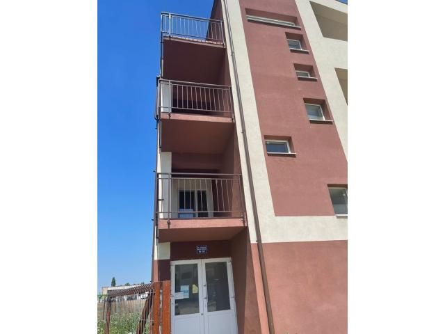 Teren intravilan cu bloc de locuințe nefinalizat — imagine 2
