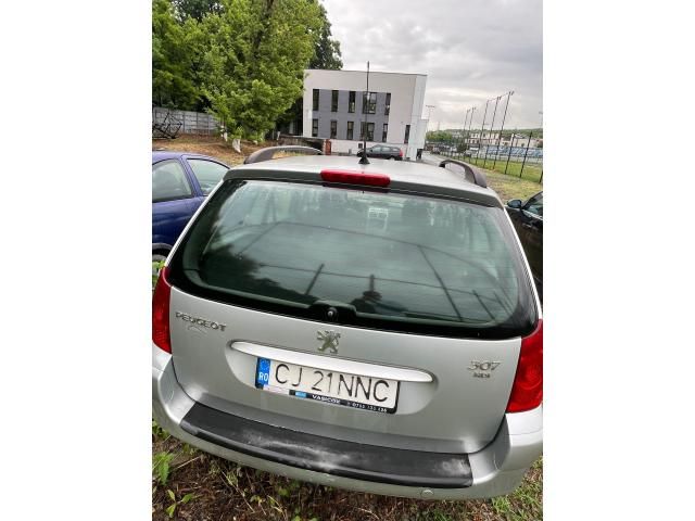 Autoturism și stoc de mobilier de birou — imagine 12