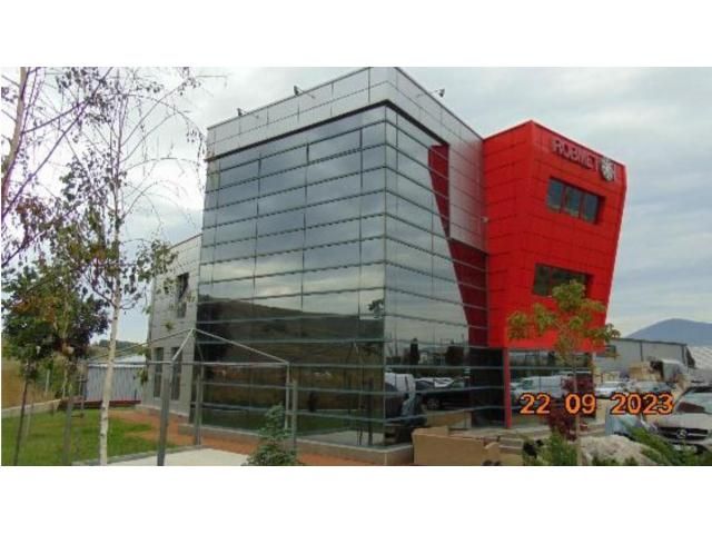 Proprietate industrial-comercială cu depozite și birouri — imagine 8