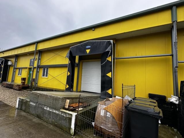 Ansamblu independent - proprietate imobiliara industriala — imagine 2