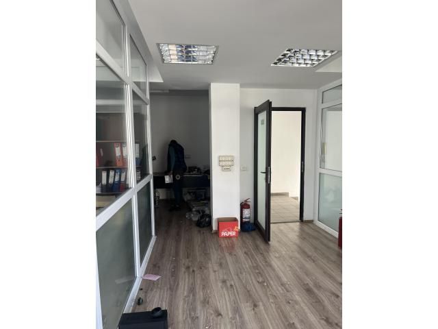 Teren intravilan cu unități construite — imagine 3