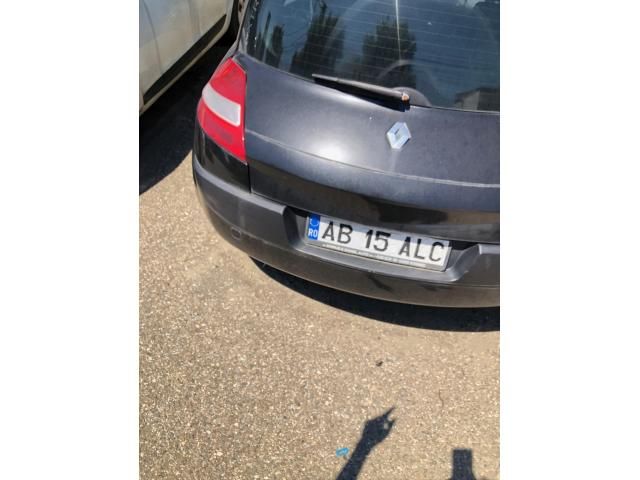 Autoturism Renault Megane, stoc aparatura electronica si piese auto — imagine 2