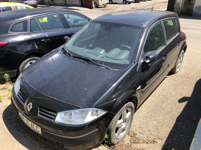 Autoturism Renault Megane, stoc aparatura electronica si piese auto — imagine 3