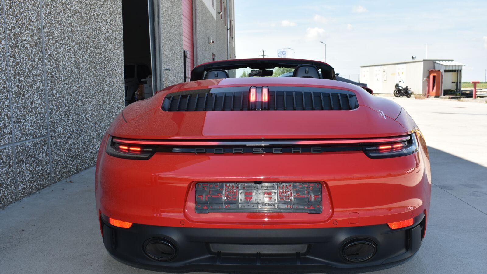 Porsche 911 Carrera 4 GTS — imagine 1
