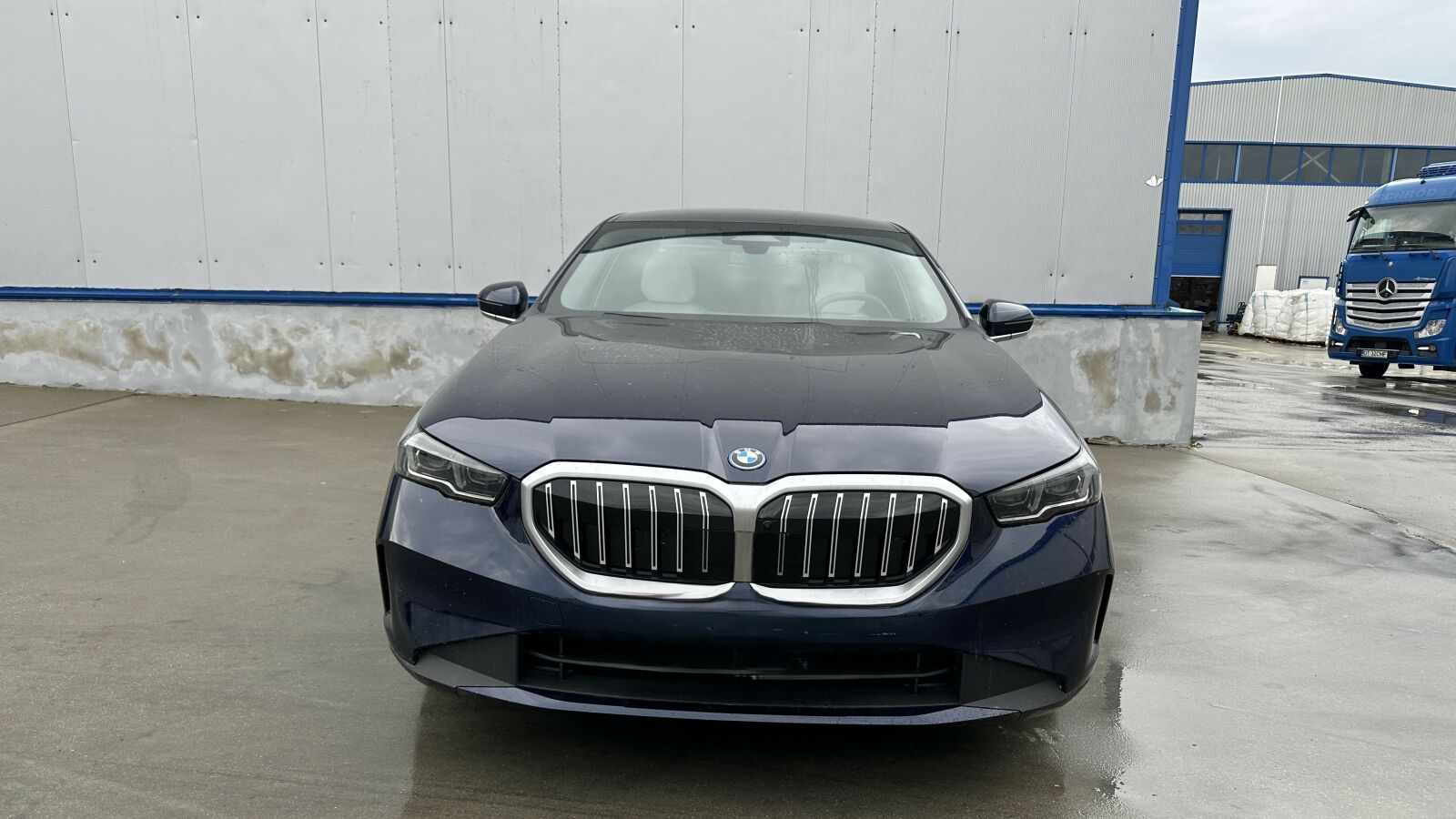 Autoturism BMW 550e xDrive — imagine 2