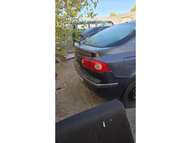 Autoturisme Dacia Sandero și Renault Laguna — imagine 1