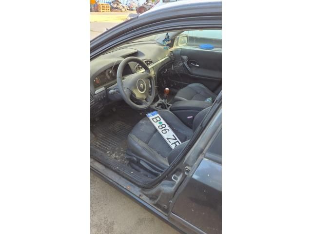 Autoturisme Dacia Sandero și Renault Laguna — imagine 3