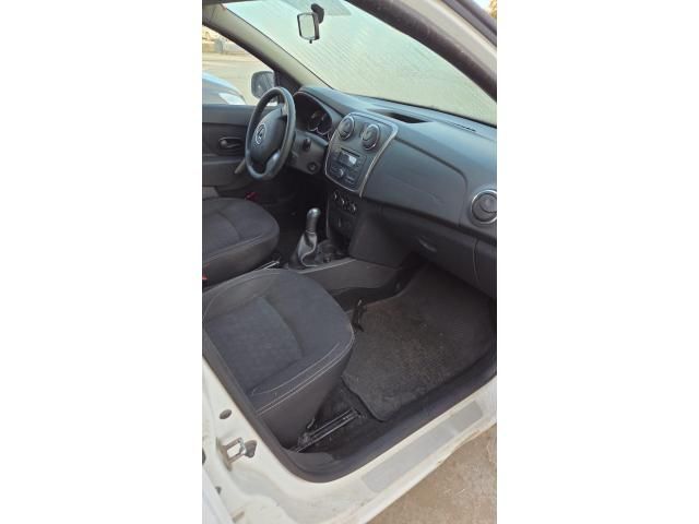 Autoturisme Dacia Sandero și Renault Laguna — imagine 5