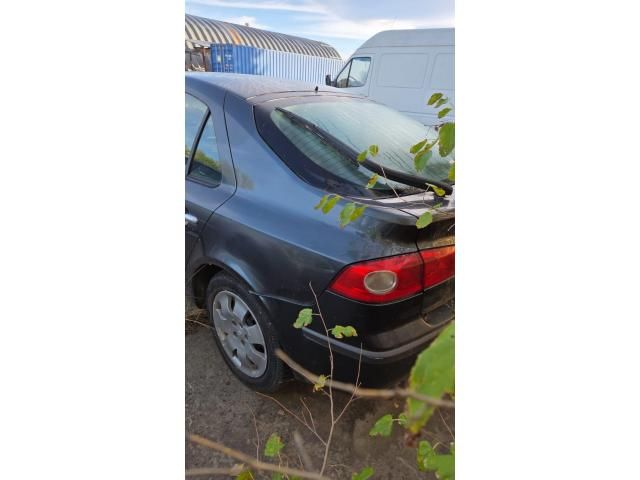 Autoturisme Dacia Sandero și Renault Laguna — imagine 9