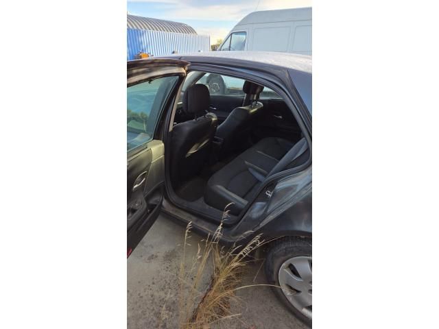 Autoturisme Dacia Sandero și Renault Laguna — imagine 12