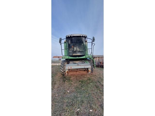 Combină agricolă FENDT5250 E și stâlp fotovoltaic — imagine 1
