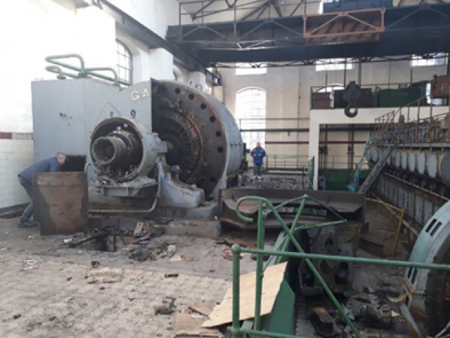 Proprietate industrială cu teren, clădiri și utilaje — imagine 2