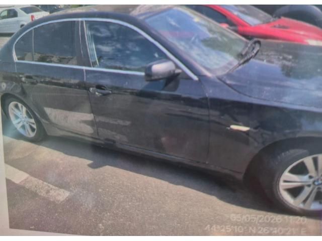 Autoturisme, casetă luminoasă și stoc de confecții — imagine 1