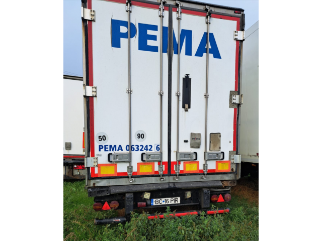 Șapte autovehicule și semiremorci — imagine 3