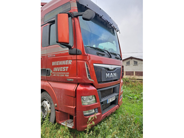 Șapte autovehicule și semiremorci — imagine 22