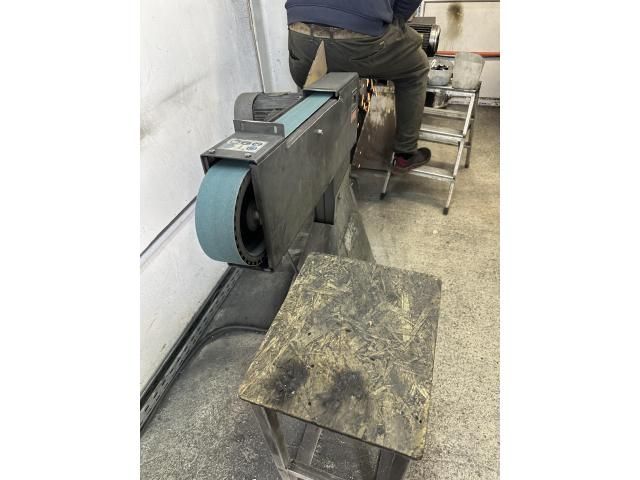 Utilaje industriale și două autoutilitare — imagine 4