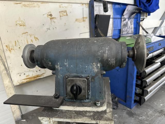 Utilaje industriale și două autoutilitare — imagine 5