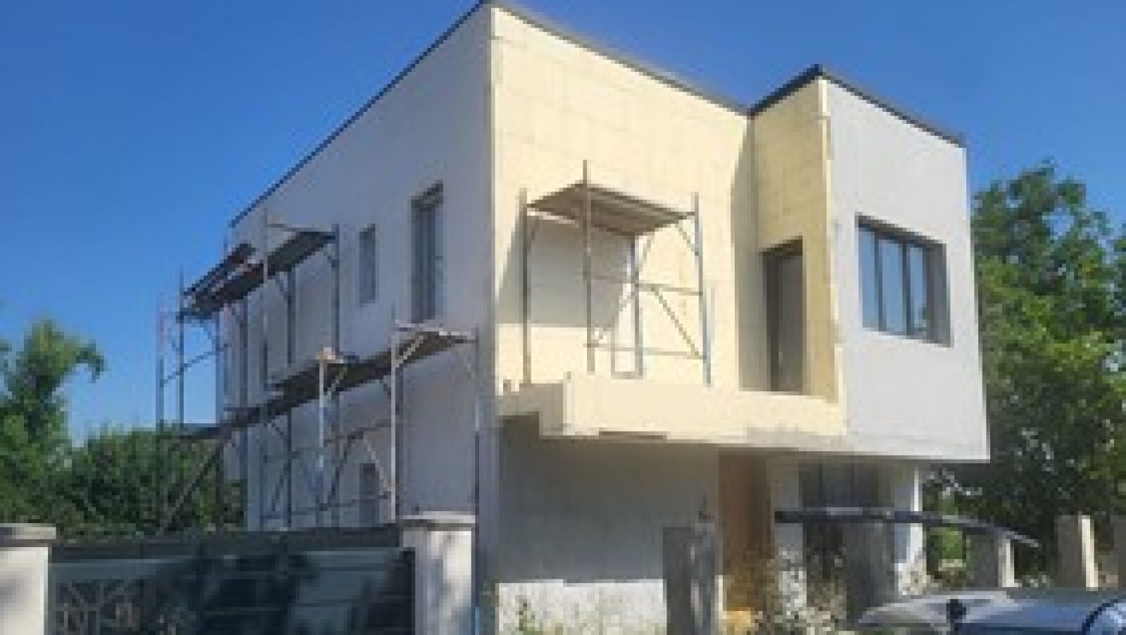 Cotă de 1/2 din casă în curs de edificare și teren aferent — imagine 2