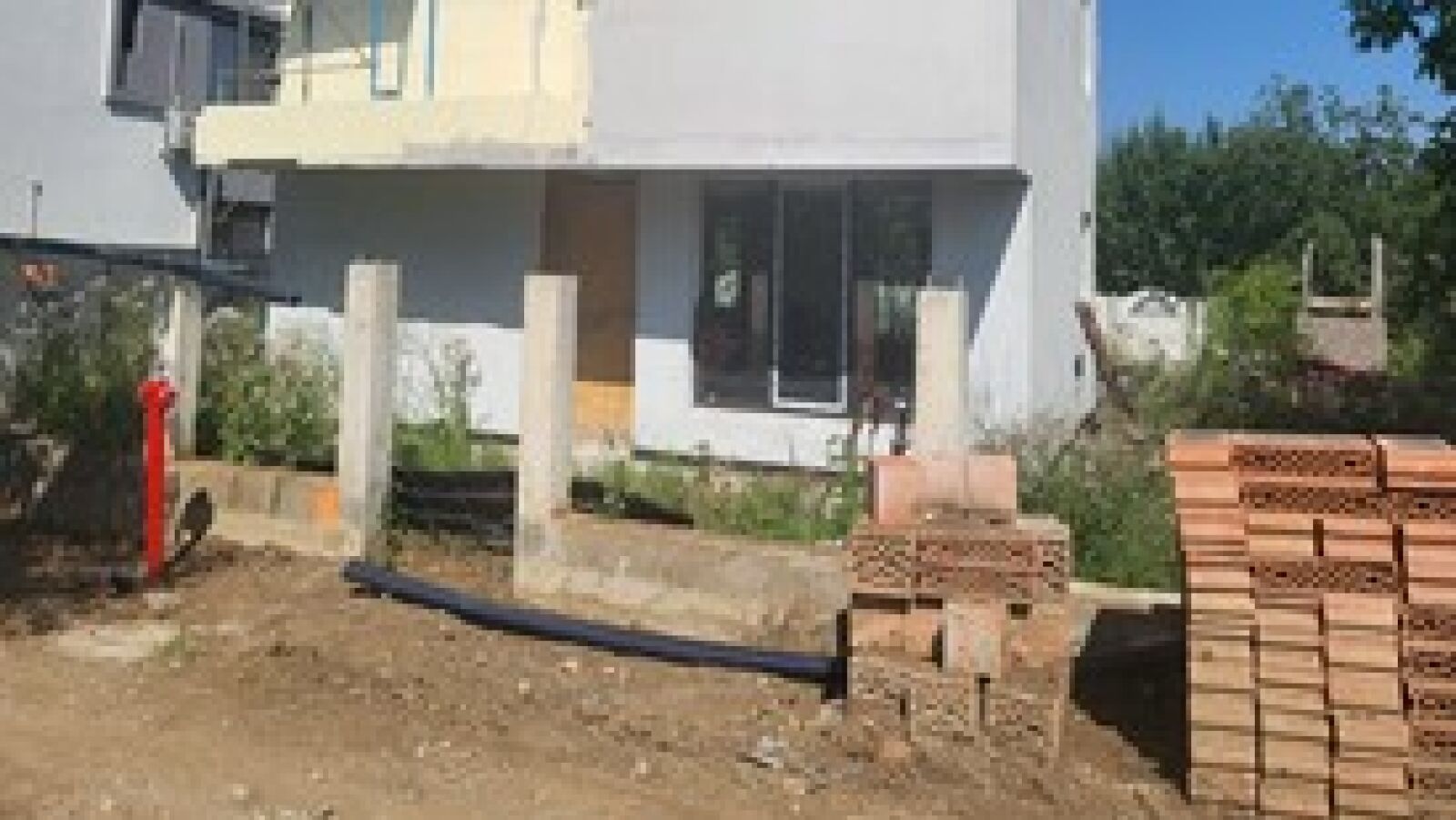 Cotă de 1/2 din casă în curs de edificare și teren aferent — imagine 4