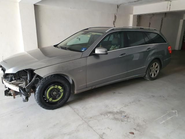 Două autoturisme, un motociclu și o remorcă — imagine 2