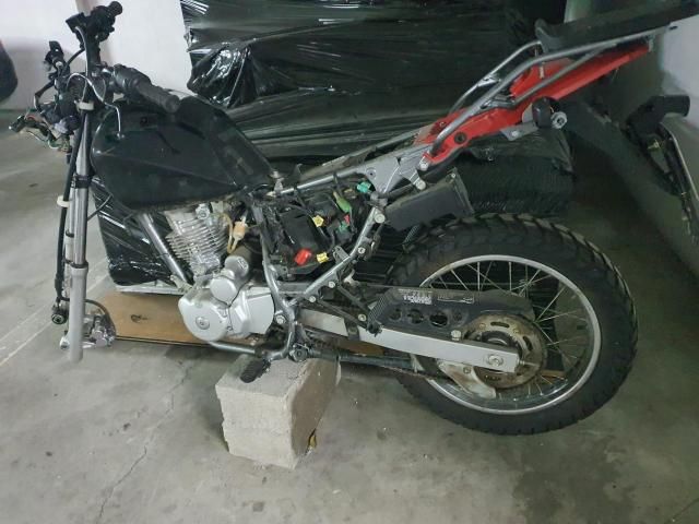 Două autoturisme, un motociclu și o remorcă — imagine 4
