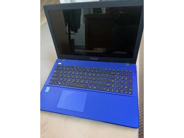 Fotoliu, canapea și sistem desktop — imagine 1