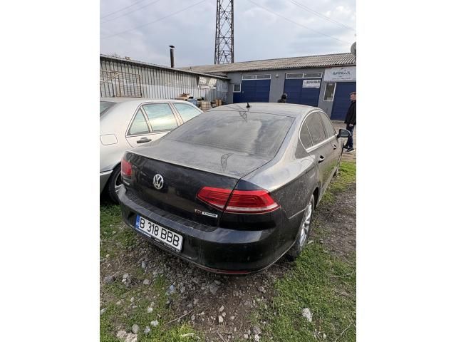 Volkswagen Passat din 2017, nefuncțional — imagine 4