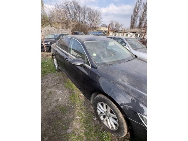 Volkswagen Passat din 2017, nefuncțional — imagine 5