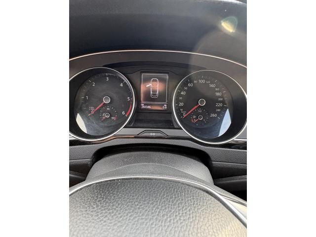 Volkswagen Passat din 2017, nefuncțional — imagine 6