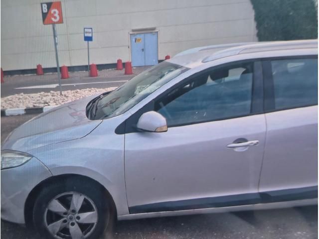 Două autoturisme Renault Megane și Citroën C5 — imagine 6