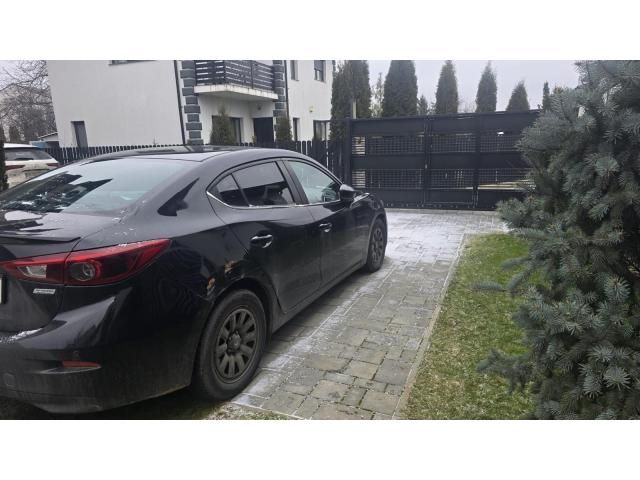 Autovehicule Mazda 3 și Volkswagen Caddy Life — imagine 6