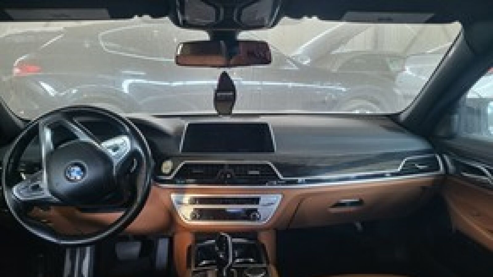 BMW 750i xDrive — imagine 5