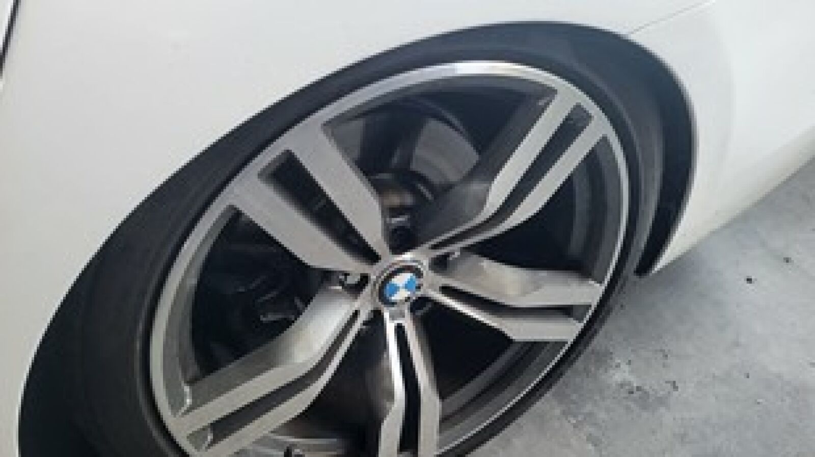 BMW 750i xDrive — imagine 2
