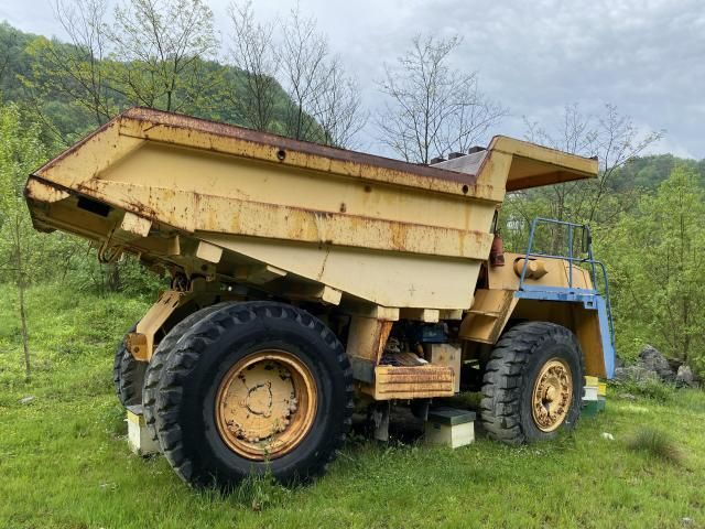 Clădire centru de afaceri și autobasculantă Belaz — imagine 6