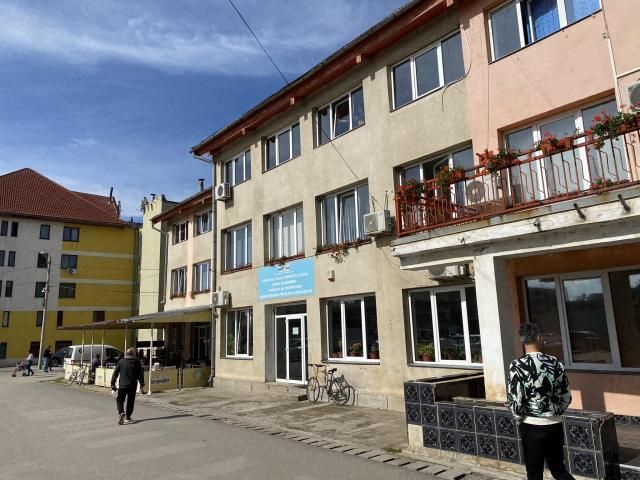 Clădire centru de afaceri și autobasculantă Belaz — imagine 2
